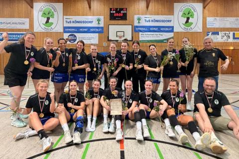 Perfekte Saison gekrönt: 3. Damen des TuS Königsdorf feiern Meisterschaft und Gold