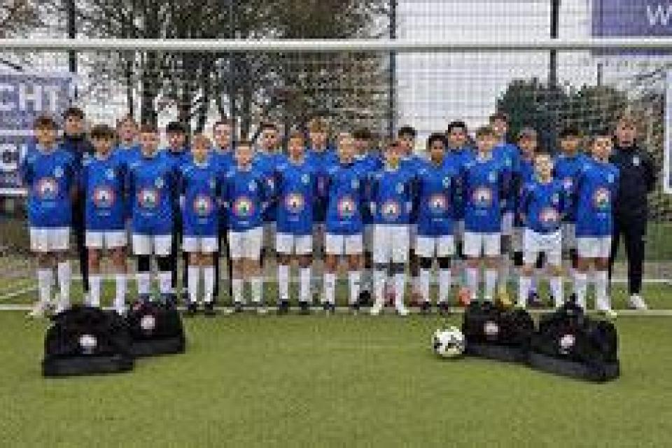 U15
